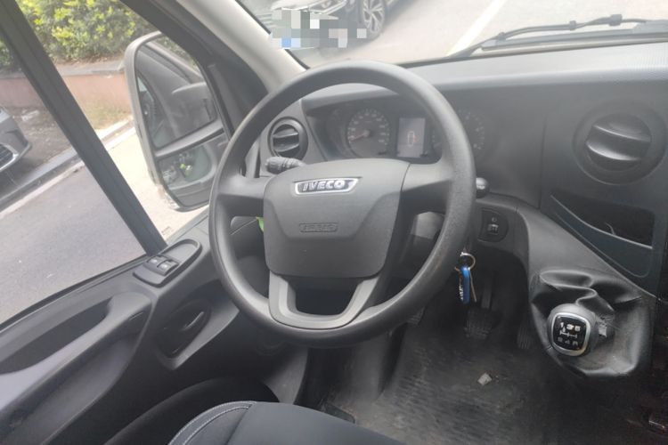 Used Iveco Eurocargo 2021 2.0T Manual Super Rui Long Wheelbase Short Overhang High Roof Side-Sliding Door F1A Steering Wheel