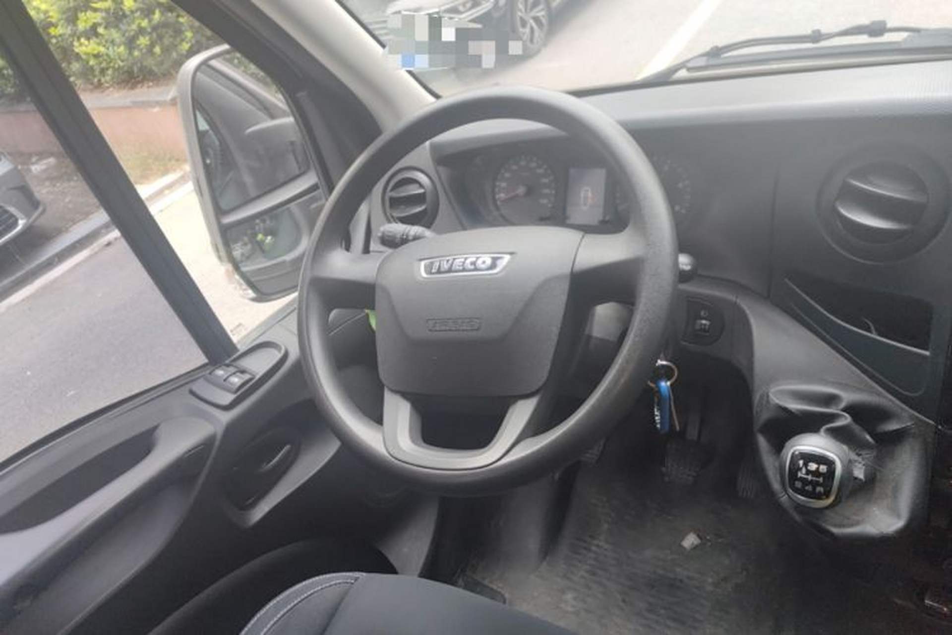 Used Iveco Eurocargo 2021 2.0T Manual Super Rui Long Wheelbase Short Overhang High Roof Side-Sliding Door F1A Steering Wheel