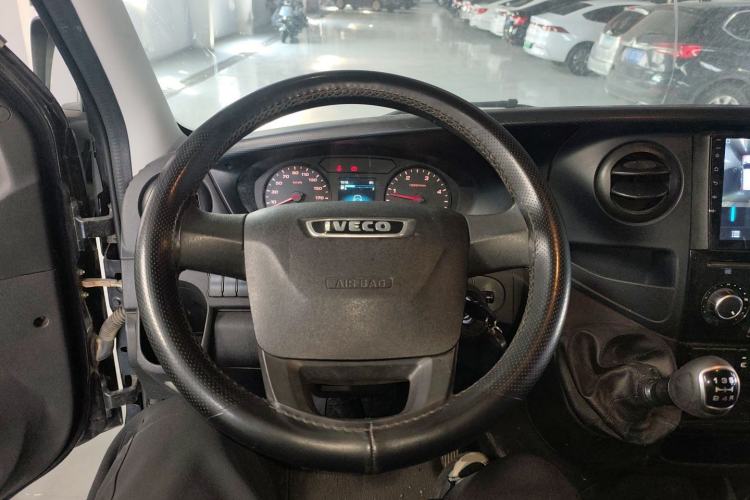 Used Iveco Eurocargo 2021 2.0T Manual Super-Rui Short Wheelbase Low-Roof Side-Hinged Door F1A Steering Wheel