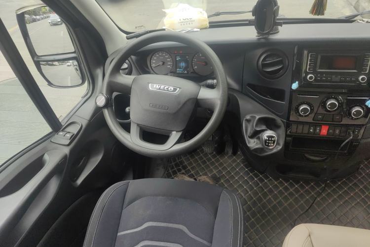 Used Iveco Eurocargo 2021 2.0T Manual Super-Rui Short Wheelbase Low-Roof Side-Hinged Door F1A Steering Wheel
