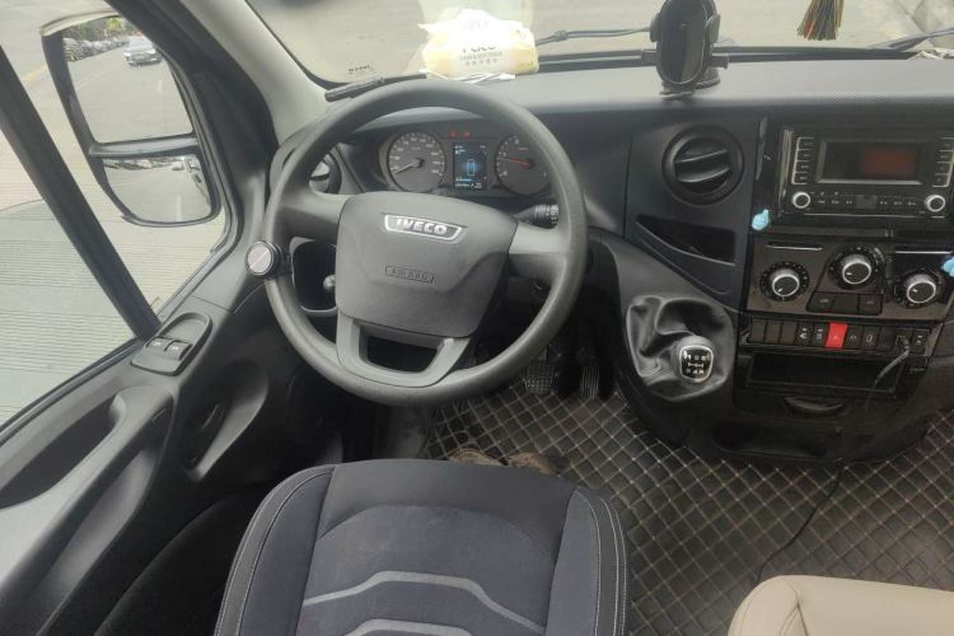 Used Iveco Eurocargo 2021 2.0T Manual Super-Rui Short Wheelbase Low-Roof Side-Hinged Door F1A Steering Wheel