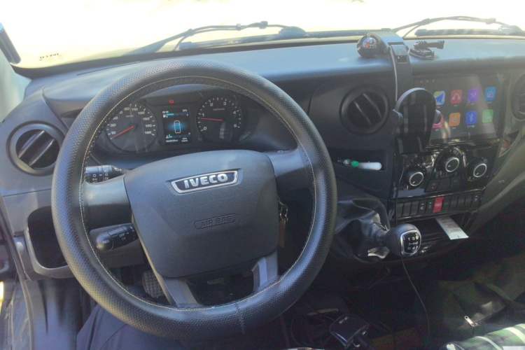 Used Iveco Eurocargo 2021 2.0T Manual Super-Rui Short Wheelbase Low-Roof Side-Hinged Door F1A Steering Wheel