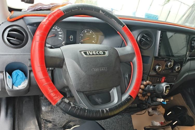Used Iveco Eurocargo 2021 2.0T Manual - Yunrui Long Wheelbase Short Overhang High Roof Side-Sliding Door F1A Steering Wheel