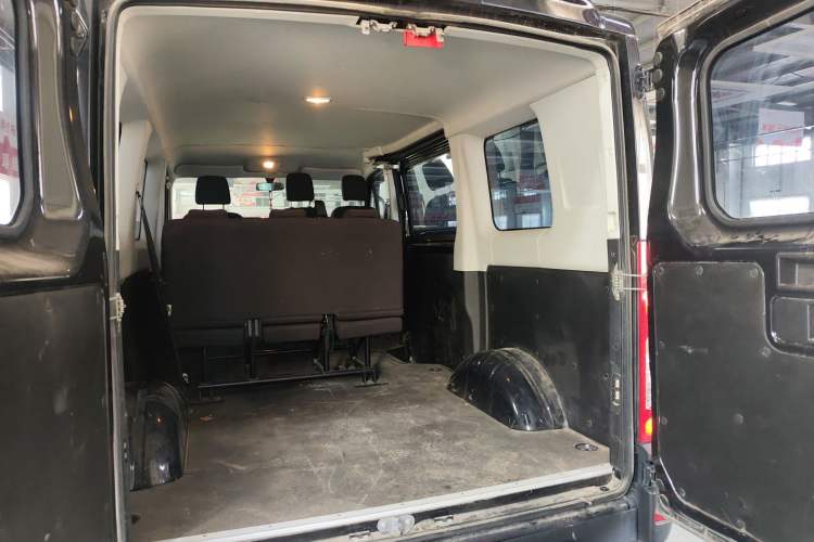 Used Iveco Eurocargo 2021 2.0T Manual Super-Rui Short Wheelbase Low-Roof Side-Hinged Door F1A Trunk
