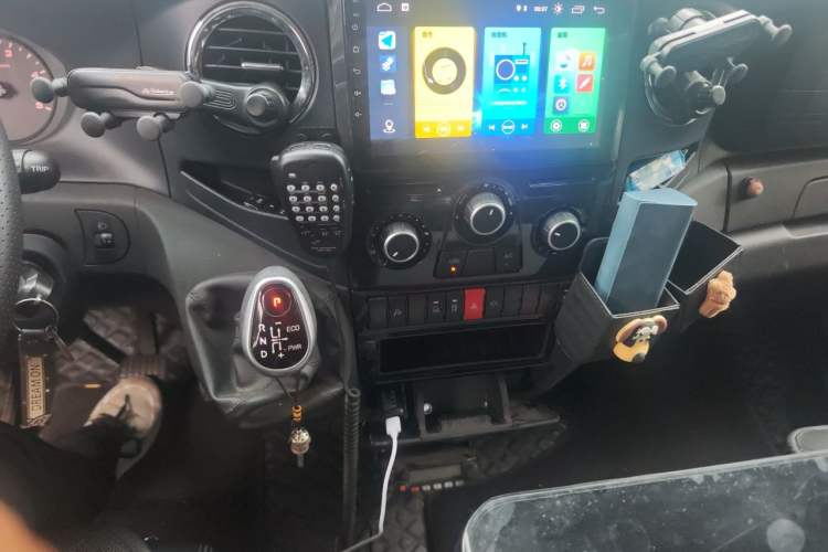 Used Iveco Eurocargo 2021 3.0T Automatic Chaorui Long Wheelbase Short Overhang Low Roof Side-Hinged Doors F1C Audio And AC Panel