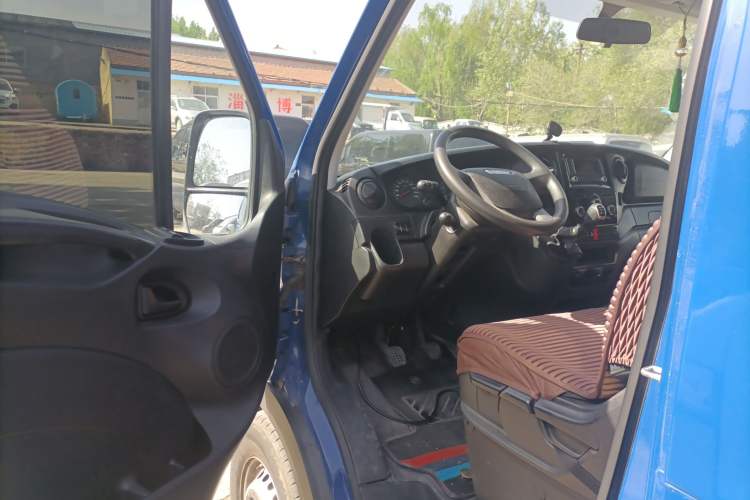 Used Iveco Eurocargo 2021 2.0T Manual Super Rui Short Wheelbase High-Roof Manual Door F1A Driver Seat