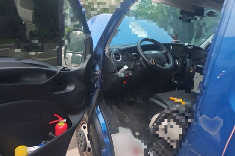 Used Iveco Eurocargo 2021 3.0T Automatic Chaorui Long Wheelbase Short Overhang Low Roof Side-Hinged Doors F1C Driver Seat