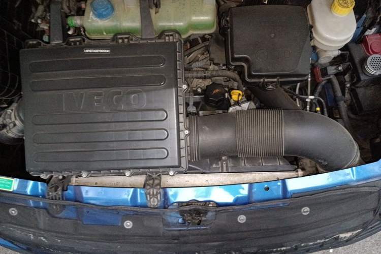 Used Iveco Eurocargo 2021 3.0T Automatic Chaorui Short Wheelbase High-Roof Manual Door F1C Engine Bay