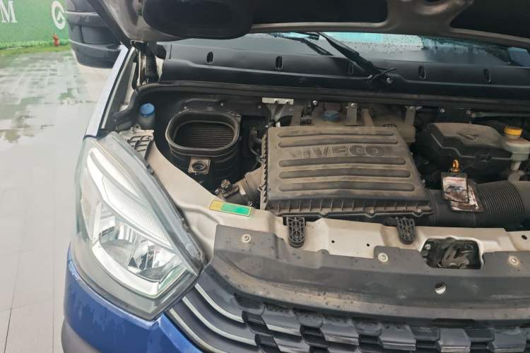 Used Iveco Eurocargo 2021 3.0T Automatic Chao Rui Short Wheelbase Low-Roof Side-Sliding Door F1C Engine Bay Right