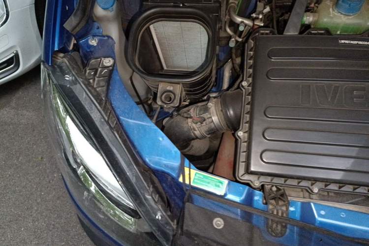 Used Iveco Eurocargo 2021 3.0T Automatic Chaorui Short Wheelbase High-Roof Manual Door F1C Engine Bay Right