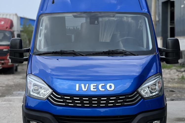 Used Iveco Eurocargo 2021 3.0T Automatic Chaorui Short Wheelbase High-Roof Side-Sliding Door F1C Exterior 1