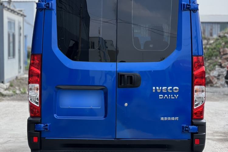 Used Iveco Eurocargo 2021 3.0T Automatic Chaorui Short Wheelbase High-Roof Side-Sliding Door F1C Exterior 3