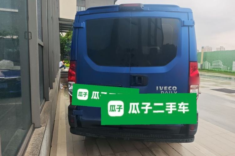 Used Iveco Eurocargo 2021 3.0T Automatic Chao Rui Short Wheelbase Low-Roof Side-Sliding Door F1C Exterior 4