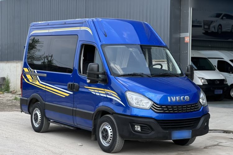 Used Iveco Eurocargo 2021 3.0T Automatic Chaorui Short Wheelbase High-Roof Side-Sliding Door F1C Exterior 4