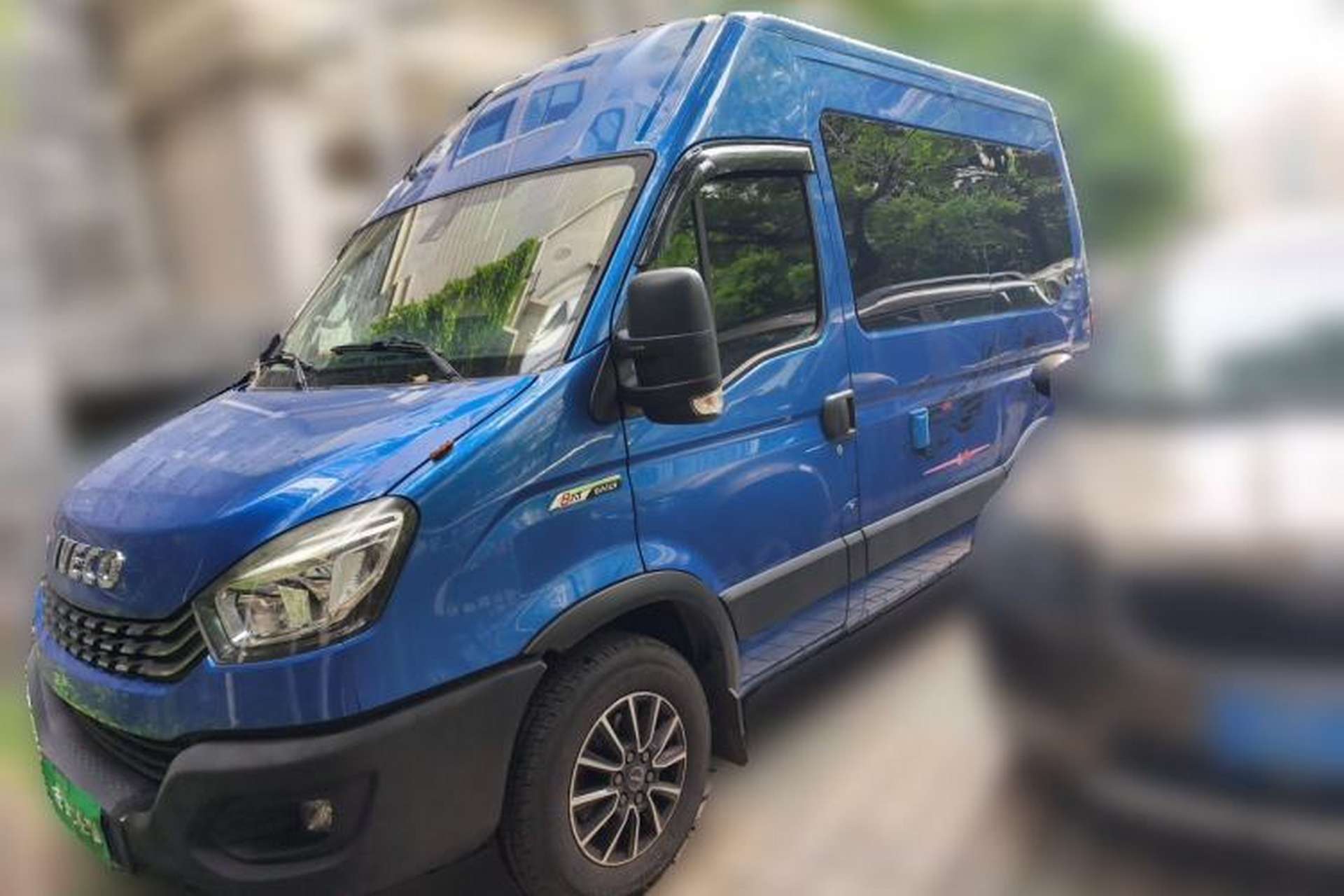 Used Iveco Eurocargo 2021 3.0T Automatic Yunrui Short-Wheelbase High-Roof Side-Sliding Door F1C Front Left 45 Deg