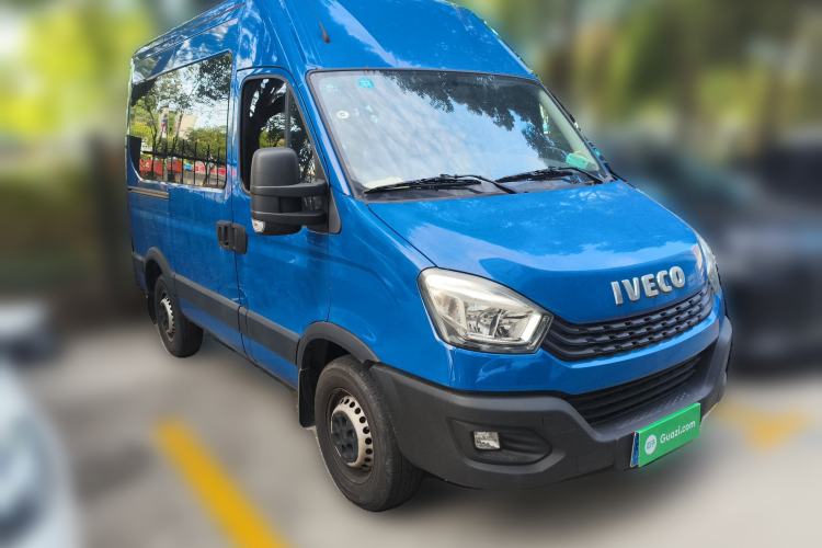 Used Iveco Eurocargo 2021 2.0T Manual Super-Rui Short Wheelbase High-Roof Side-Sliding Door F1A Front Right 45 Deg