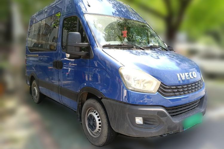 Used Iveco Eurocargo 2021 2.0T Manual Super-Rui Short Wheelbase High-Roof Side-Sliding Door F1A Front Right 45 Deg