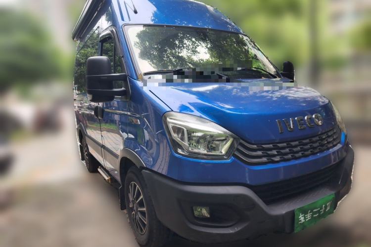 Used Iveco Eurocargo 2021 3.0T Automatic Yunrui Short-Wheelbase High-Roof Side-Sliding Door F1C Front Right 45 Deg
