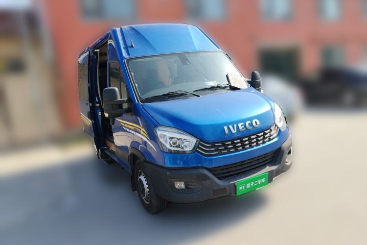 Used Iveco Eurocargo 2021 3.0T Automatic Chaorui Short Wheelbase High-Roof Side-Sliding Door F1C Front Right 45 Deg