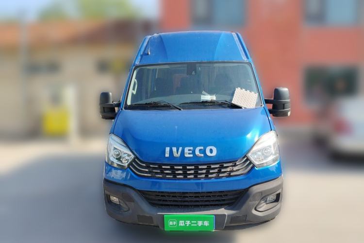 Used Iveco Eurocargo 2021 3.0T Automatic Chaorui Short Wheelbase High-Roof Side-Sliding Door F1C Front