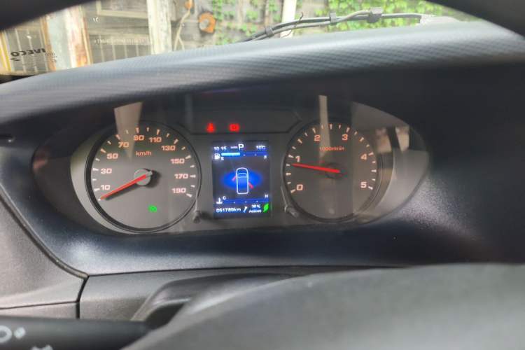 Used Iveco Eurocargo 2021 3.0T Automatic Yunrui Short-Wheelbase High-Roof Side-Sliding Door F1C Instrument Cluster