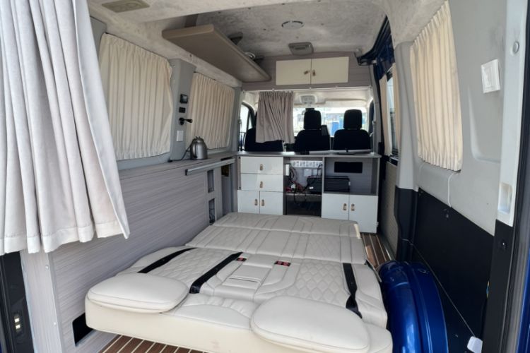 Used Iveco Eurocargo 2021 3.0T Automatic Chaorui Short Wheelbase High-Roof Side-Sliding Door F1C Interior 1