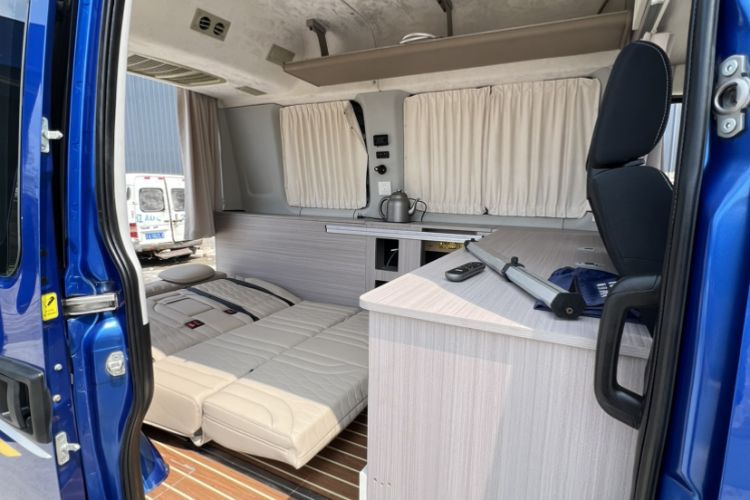 Used Iveco Eurocargo 2021 3.0T Automatic Chaorui Short Wheelbase High-Roof Side-Sliding Door F1C Interior 3