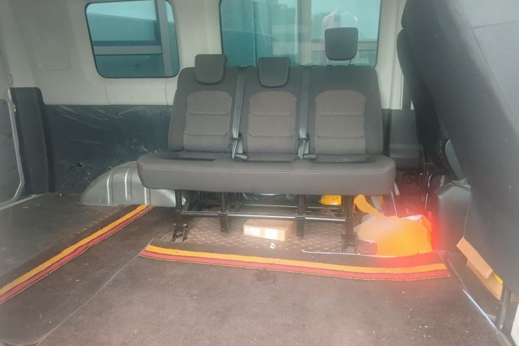Used Iveco Eurocargo 2021 3.0T Automatic Chao Rui Short Wheelbase Low-Roof Side-Sliding Door F1C Interior 4