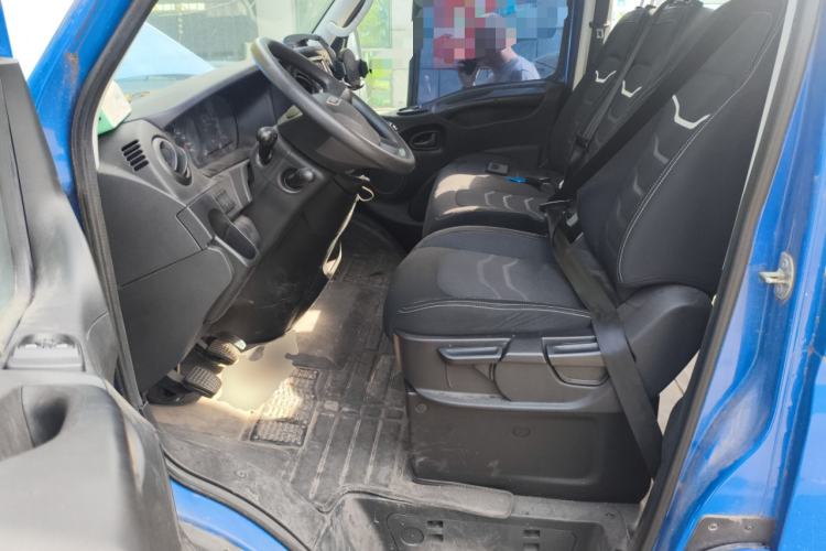 Used Iveco Eurocargo 2021 2.0T Manual Super-Rui Short Wheelbase High-Roof Side-Sliding Door F1A Left Front Seat