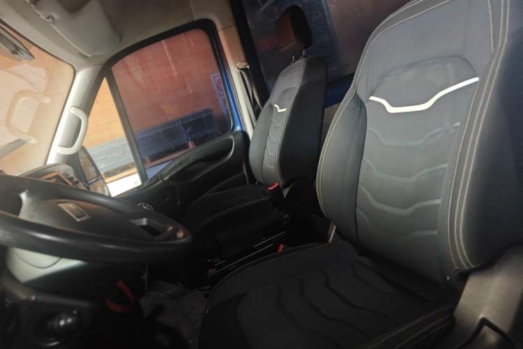Used Iveco Eurocargo 2021 2.0T Manual Super Rui Long Wheelbase Short Overhang High Roof Side-Sliding Door F1A Left Front Seat
