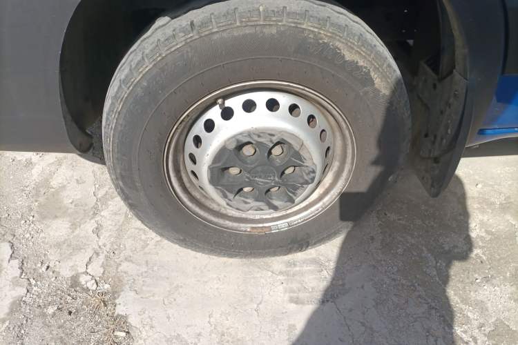 Used Iveco Eurocargo 2021 2.0T Manual Super Rui Short Wheelbase High-Roof Manual Door F1A Left Front Wheel Hub