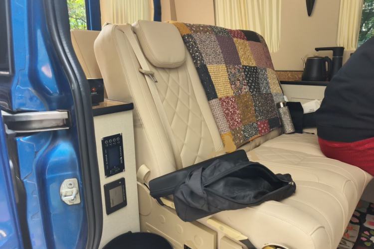 Used Iveco Eurocargo 2021 3.0T Automatic Yunrui Short-Wheelbase High-Roof Side-Sliding Door F1C Left Rear Seat