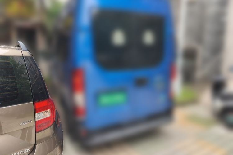 Used Iveco Eurocargo 2021 3.0T Automatic Yunrui Short-Wheelbase High-Roof Side-Sliding Door F1C Rear Left 45 Deg