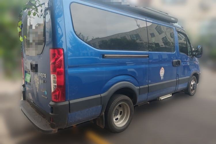 Used Iveco Eurocargo 2021 3.0T Automatic Chaorui Long Wheelbase Short Overhang Low Roof Side-Hinged Doors F1C Rear Right 45 Deg