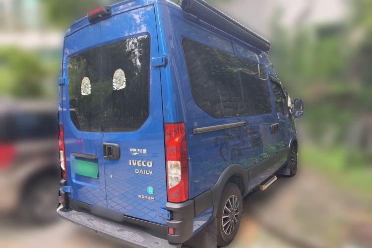 Used Iveco Eurocargo 2021 3.0T Automatic Yunrui Short-Wheelbase High-Roof Side-Sliding Door F1C Rear Right 45 Deg