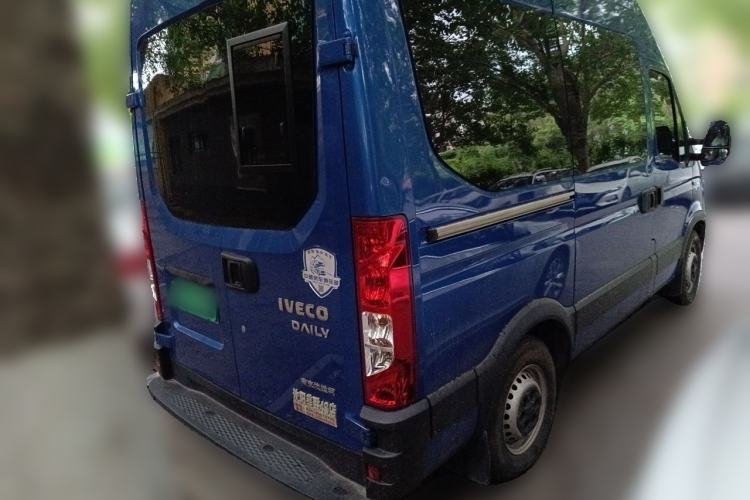 Used Iveco Eurocargo 2021 3.0T Automatic Chaorui Short Wheelbase High-Roof Manual Door F1C Rear Right 45 Deg