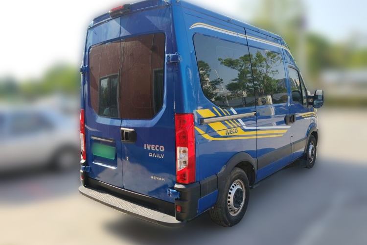 Used Iveco Eurocargo 2021 3.0T Automatic Chaorui Short Wheelbase High-Roof Side-Sliding Door F1C Rear Right 45 Deg