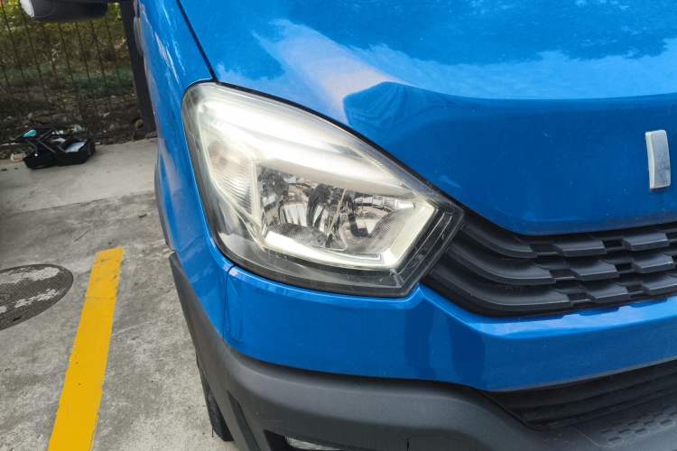 Used Iveco Eurocargo 2021 2.0T Manual Super-Rui Short Wheelbase High-Roof Side-Sliding Door F1A Right Front Headlight