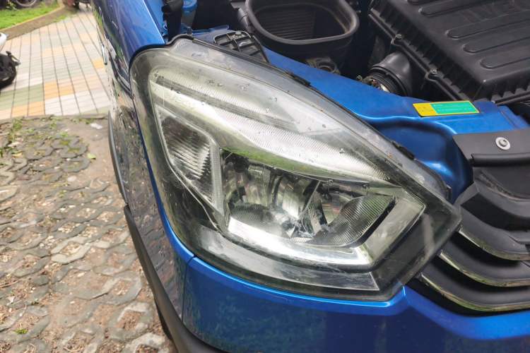 Used Iveco Eurocargo 2021 3.0T Automatic Yunrui Short-Wheelbase High-Roof Side-Sliding Door F1C Right Front Headlight