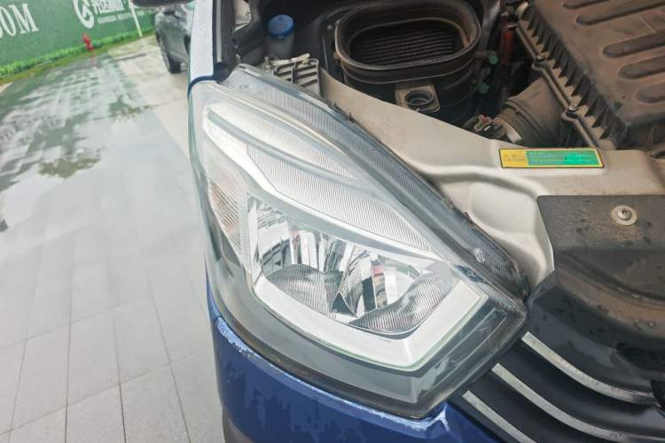 Used Iveco Eurocargo 2021 3.0T Automatic Chao Rui Short Wheelbase Low-Roof Side-Sliding Door F1C Right Front Headlight