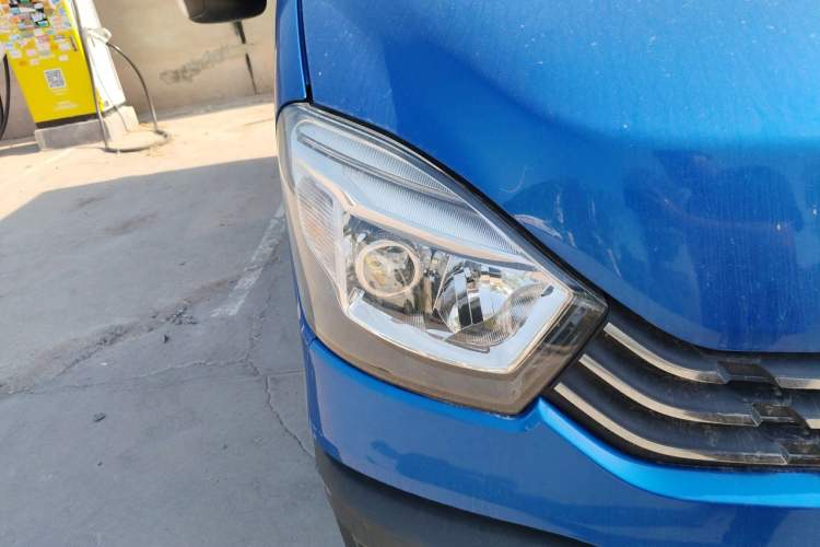 Used Iveco Eurocargo 2021 3.0T Automatic Chaorui Short Wheelbase High-Roof Side-Sliding Door F1C Right Front Headlight