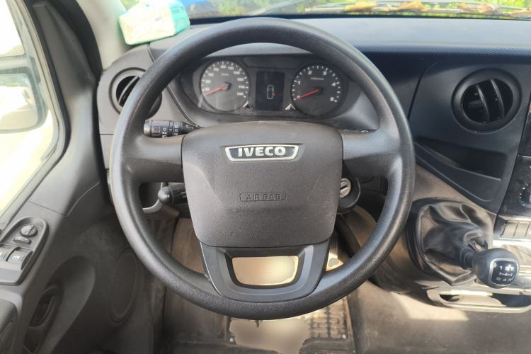 Used Iveco Eurocargo 2021 2.0T Manual Super-Rui Short Wheelbase High-Roof Side-Sliding Door F1A Steering Wheel