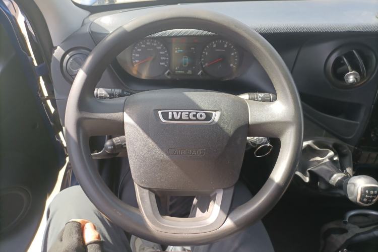 Used Iveco Eurocargo 2021 2.0T Manual Super Rui Short Wheelbase High-Roof Manual Door F1A Steering Wheel