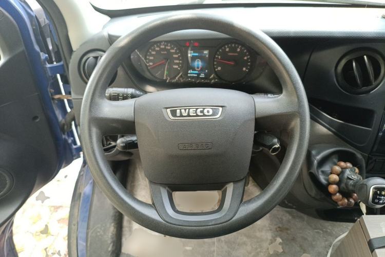 Used Iveco Eurocargo 2021 2.0T Manual Super-Rui Short Wheelbase High-Roof Side-Sliding Door F1A Steering Wheel