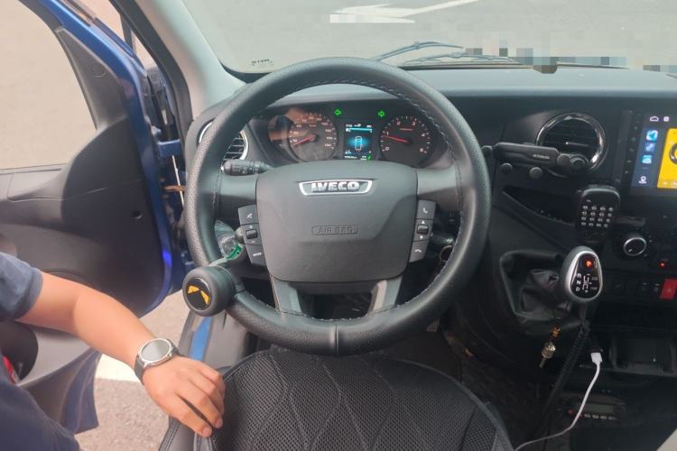 Used Iveco Eurocargo 2021 3.0T Automatic Chaorui Long Wheelbase Short Overhang Low Roof Side-Hinged Doors F1C Steering Wheel