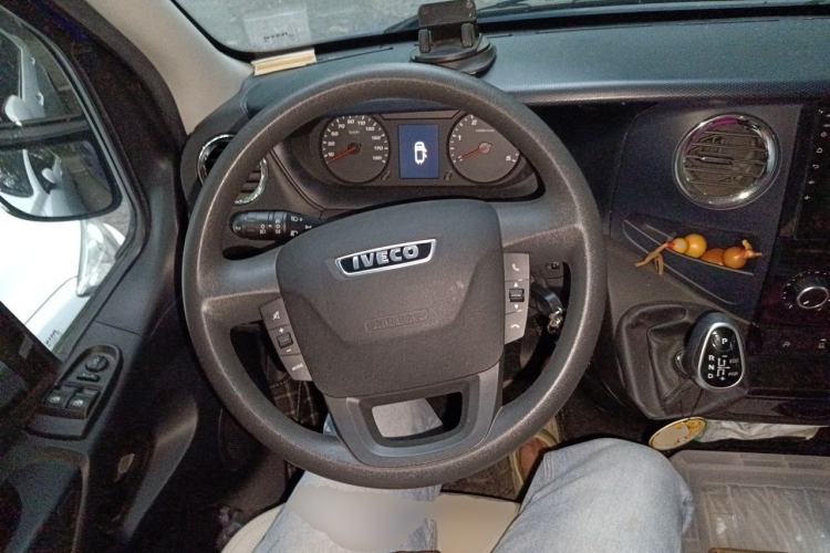 Used Iveco Eurocargo 2021 3.0T Automatic Chaorui Short Wheelbase High-Roof Manual Door F1C Steering Wheel