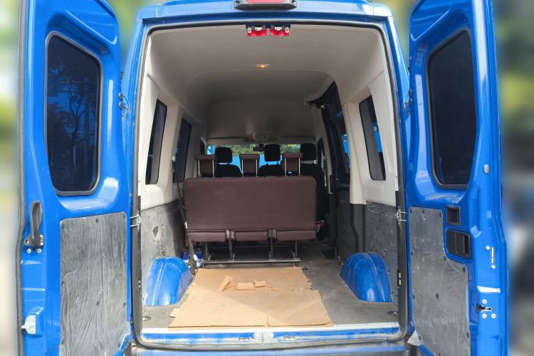 Used Iveco Eurocargo 2021 2.0T Manual Super-Rui Short Wheelbase High-Roof Side-Sliding Door F1A Trunk