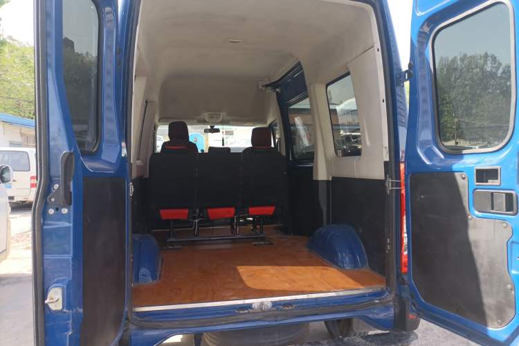 Used Iveco Eurocargo 2021 2.0T Manual Super Rui Short Wheelbase High-Roof Manual Door F1A Trunk