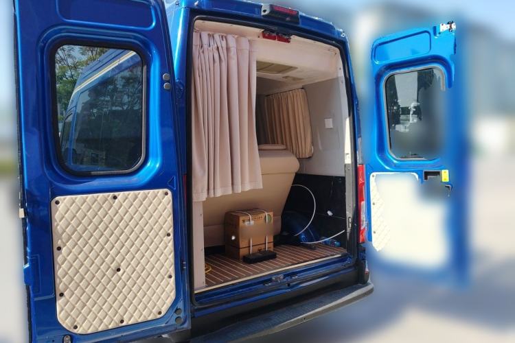 Used Iveco Eurocargo 2021 3.0T Automatic Chaorui Short Wheelbase High-Roof Side-Sliding Door F1C Trunk