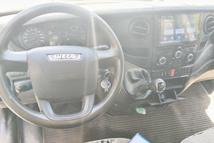 Used Iveco Eurocargo 2021 2.0T Manual Super Rui Long Wheelbase Short Overhang High Roof Side-Sliding Door F1A Center Console